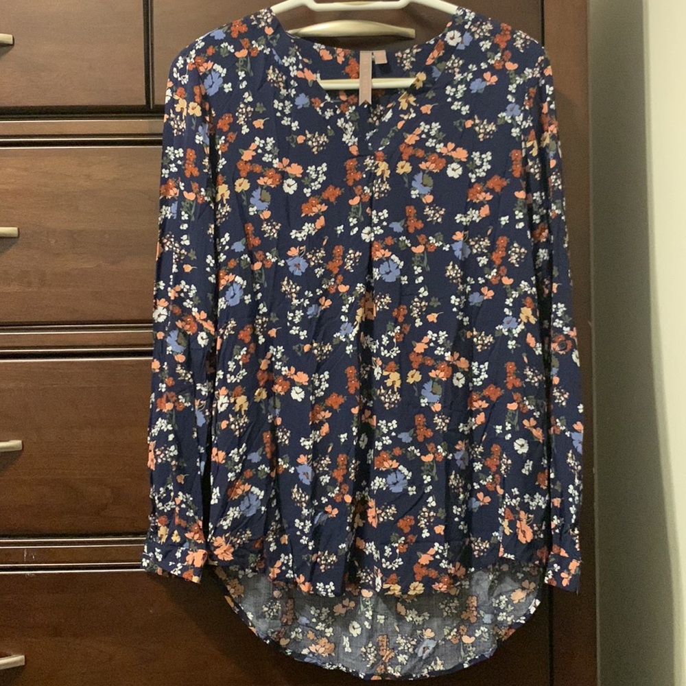 Brina & Em Lemmy v-neck top - Picture 4 of 10